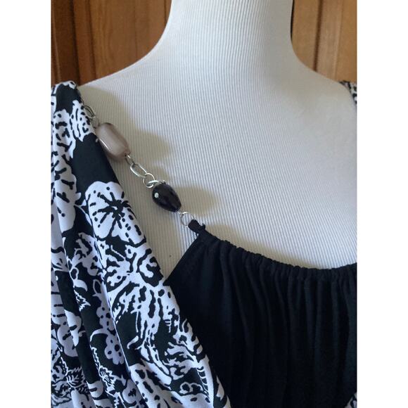 Susan Lawrence Black and White Stretch Pullover Top, Size 3X - Picture 2 of 8